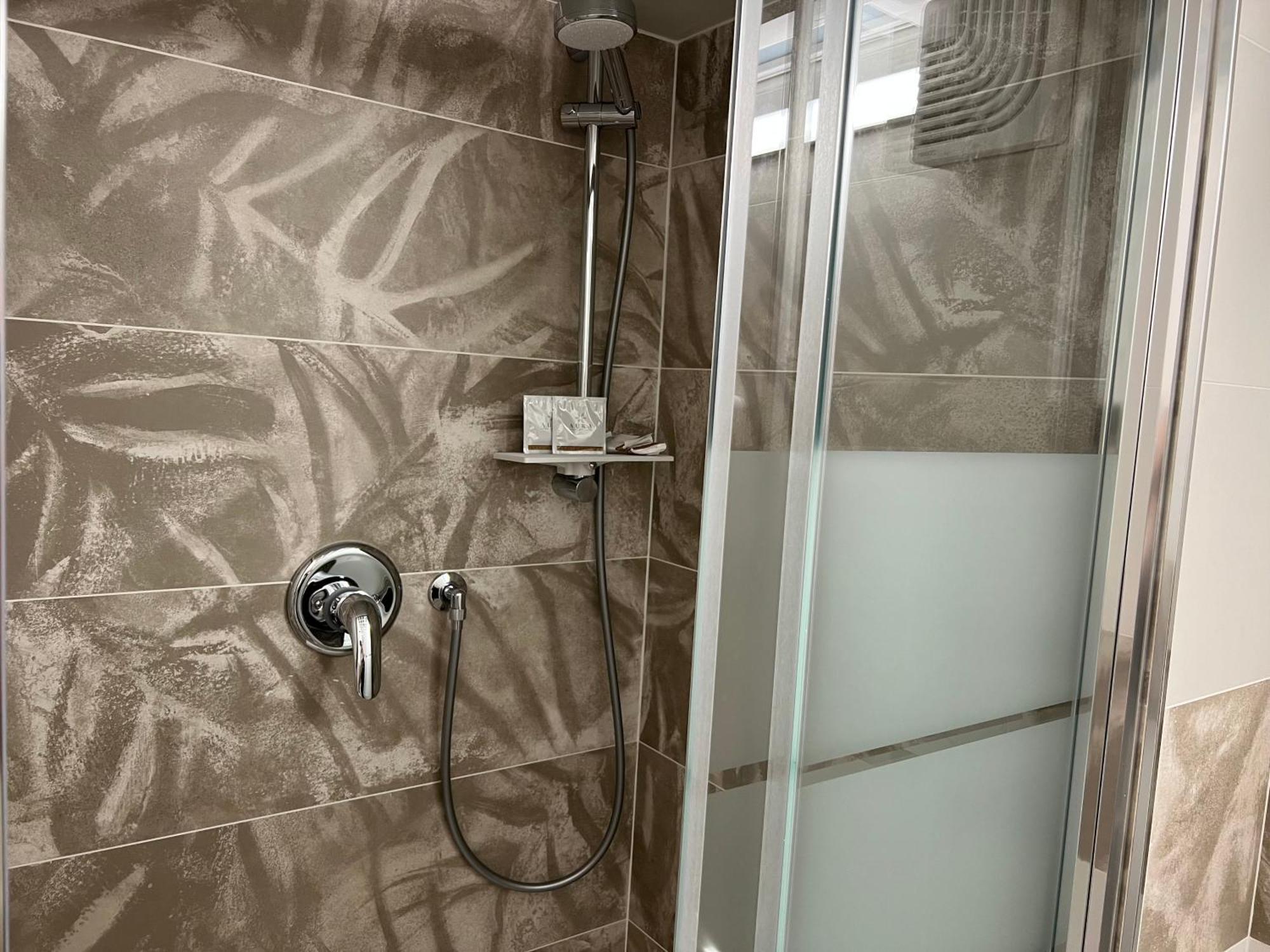 Al 106 Apartment Free Wi-Fi 5 Min Dalla Stazione Prato  Exterior photo