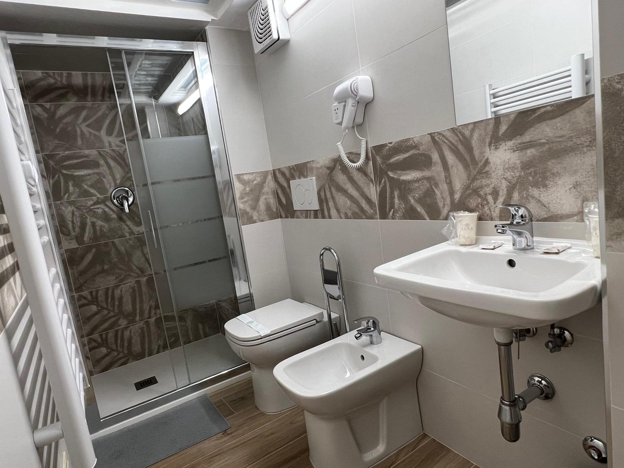 Al 106 Apartment Free Wi-Fi 5 Min Dalla Stazione Prato  Exterior photo