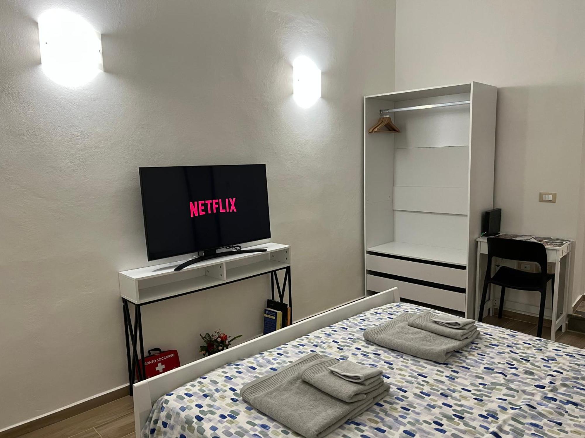Al 106 Apartment Free Wi-Fi 5 Min Dalla Stazione Prato  Exterior photo