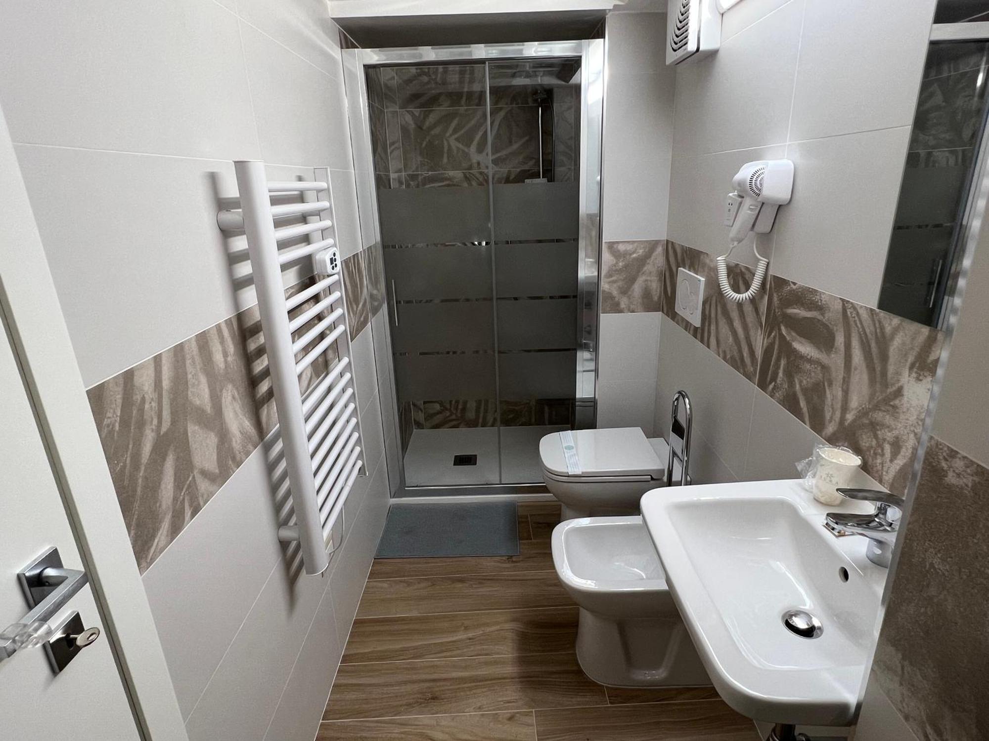 Al 106 Apartment Free Wi-Fi 5 Min Dalla Stazione Prato  Exterior photo